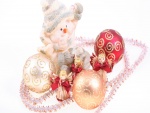 Muñeco de nieve, angelitos y bolas navideñas