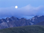 Luna llena en las montañas