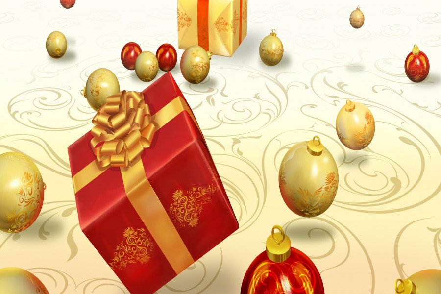 Cajas con regalos y adornos navideños