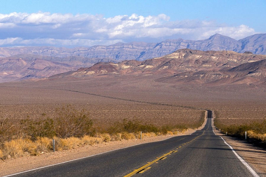 Carretera en el Valle de la Muerte (California)