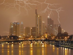 Tormenta eléctrica sobre Frankfurt (Alemania)
