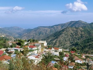Pueblo en los montes de Troodos (Chipre)