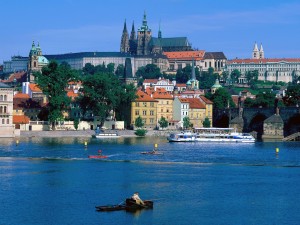 Navegando por el río Moldava (Praga)