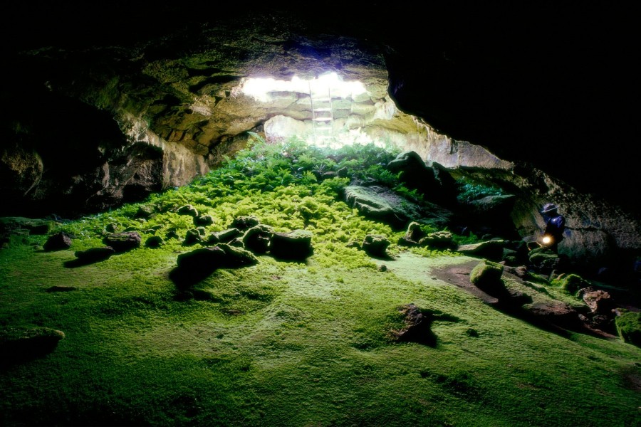 Cueva tubo de lava en Lava Beds National Monument (Tulelake, California)