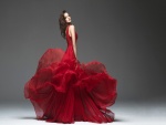 Mujer con un sensacional vestido rojo