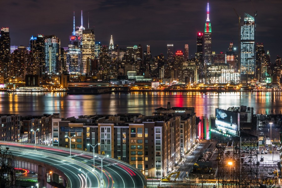 Panorama de la ciudad de Nueva York al anochecer