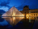 Luces en el Museo del Louvre (París)