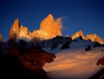 Sol iluminando el Monte Fitz Roy (Patagonia, Argentina)