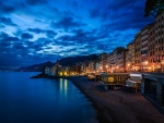 El hermoso pueblo costero de Camogli (Liguria, Italia)