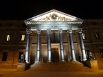 Imagen nocturna del Congreso de los Diputados (Madrid, España)