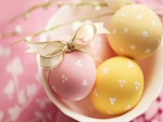 Bonitos huevos pintados para Pascua
