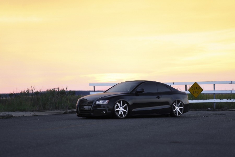 Audi S5 en una carretera