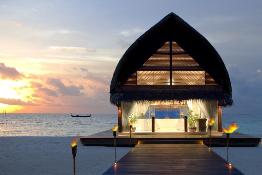 Noche de ensueño en un bungalow de la isla Maldivas