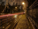 Calle vacía en la noche