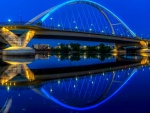 Puente iluminado sobre el río Mississippi (Minesota)