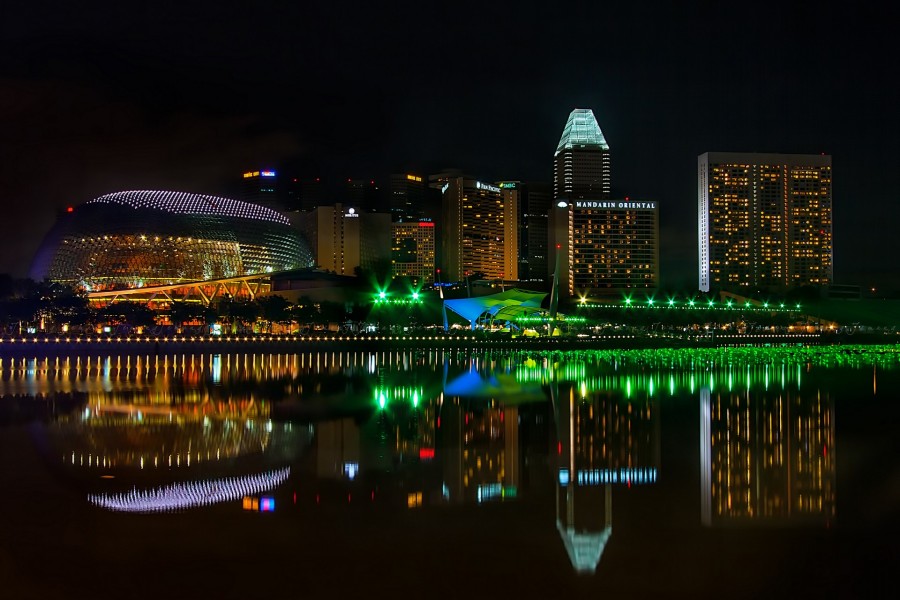 Luces en la noche de Singapur