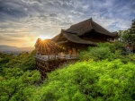 Amanecer sobre el templo de Kiyomizu-dera