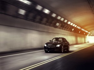 BMW Z4 atravesando un túnel