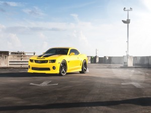Postal: Chevrolet Camaro RS amarillo