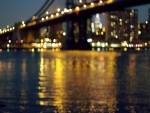 Luces de Nueva York reflejadas en el río