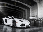 Lamborghini Aventador en un hangar