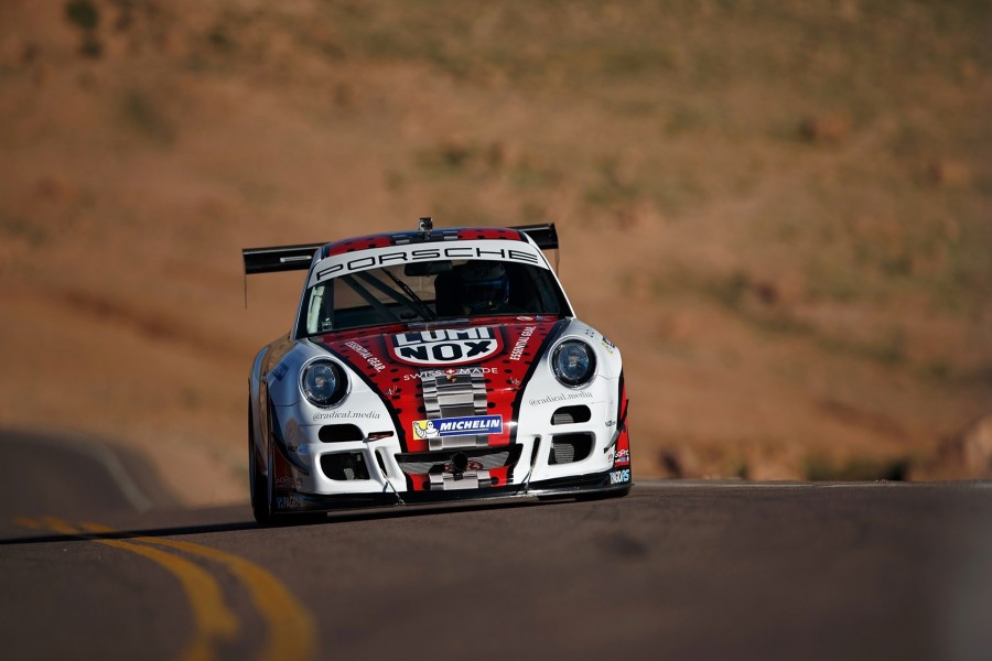 Porsche Race en una carretera