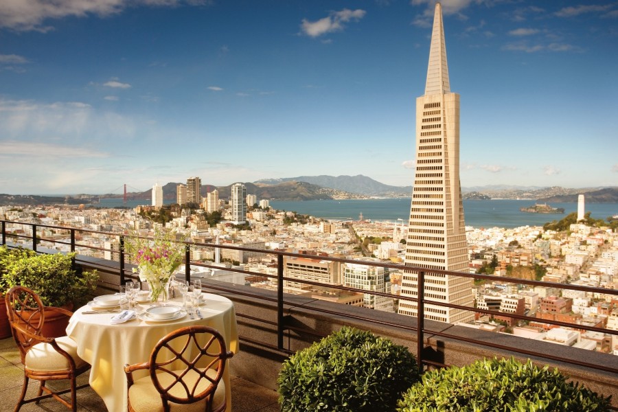 Mesa con vistas a la ciudad de San Francisco