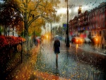 Mujer caminando bajo la lluvia