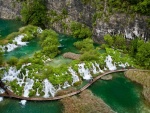 Admirando las cascadas de agua cristalina (Parque Nacional de los Lagos de Plitvice)
