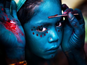 La profunda mirada de una niña (Mahesh Balasubramanian)