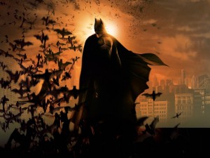 Batman rodeado de murciélagos