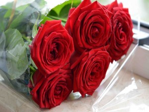 Extraordinario ramo de rosas de color rojo