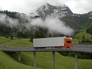 Camión Scania en la carretera