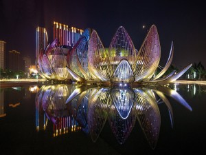 Mágica flor con luces en el agua (China)