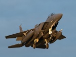 Aeronave McDonnell Douglas F-15 Eagle surcando los aires