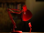 Gran conversación con una pequeña lámpara de mesa