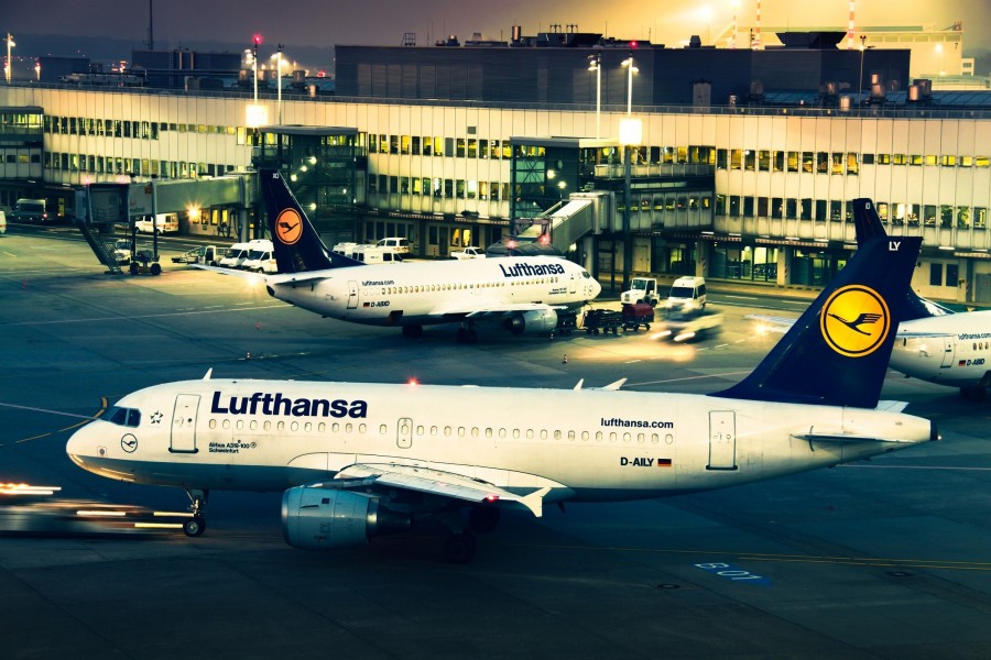 Aviones de Lufthansa en el aeropuerto