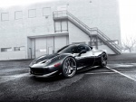 Ferrari 458 negro en una calle