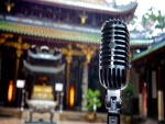 Micrófono en un patio oriental