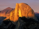 Sol iluminando el Parque Nacional de Yosemite