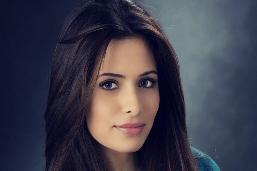 La guapa Sarah Shahi