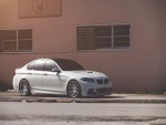 BMW 550 iluminado por el sol