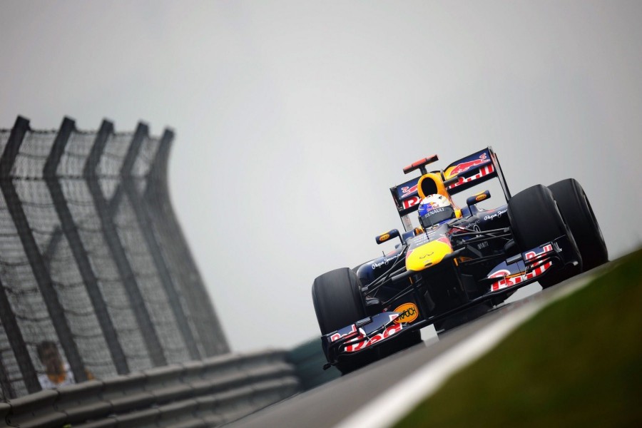 Un Formula 1 Red Bull en pista