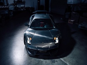 Lamborghini Murcielago con las luces encendidas