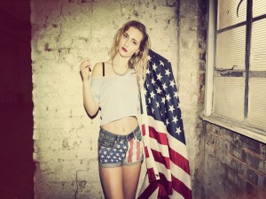 Chica con la bandera americana