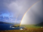 Arcoíris sobre Ballyferriter Bay (Condado de Kerry, Irlanda)
