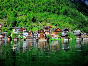 Casas a orillas del lago (Hallstatt, Austria)