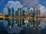 Luces de Singapur al caer la noche