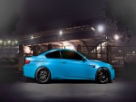 Un BMW de un bonito color azul
