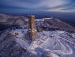 Monumento Shipka en la cima de la montaña (Paso de Shipka, Bulgaria)
